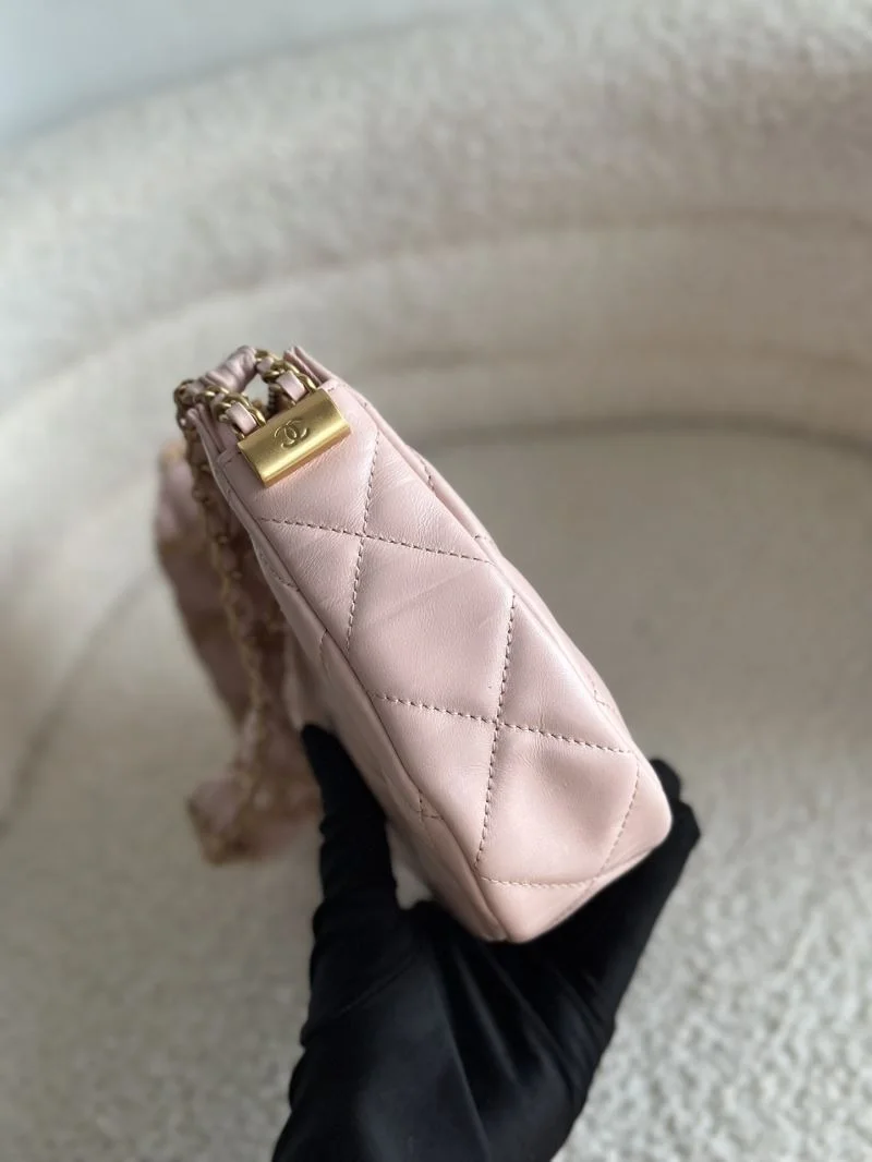 EyeCatching Chanel Hobo Bags 55009