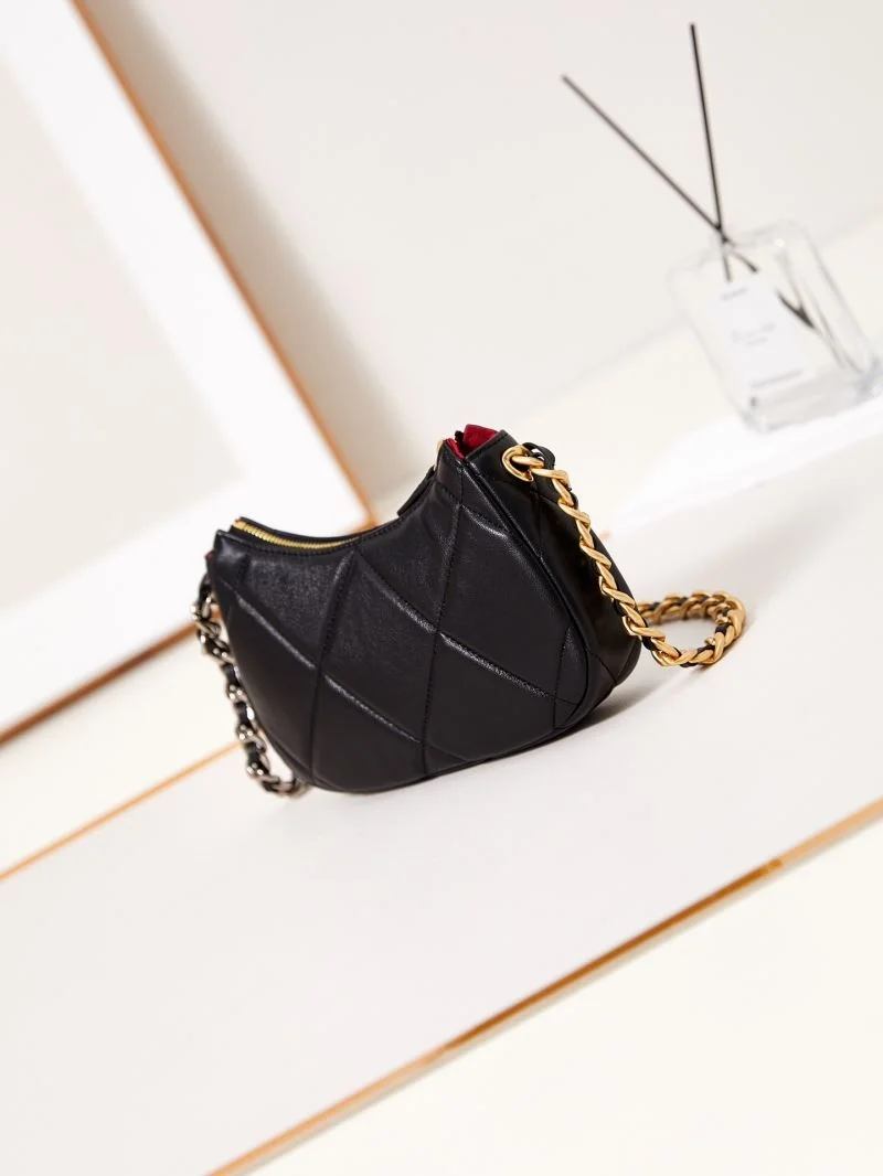 UrbanChic Chanel Hobo Bags 54964