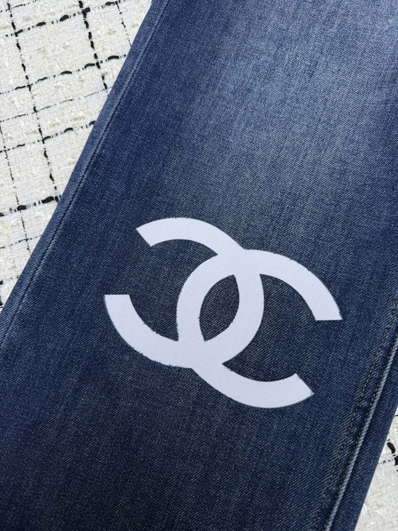 Bold Chanel Jeans 109373