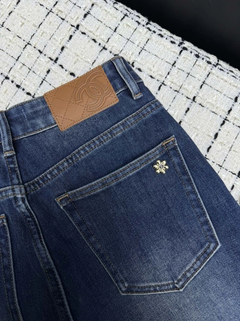 Bold Chanel Jeans 109373