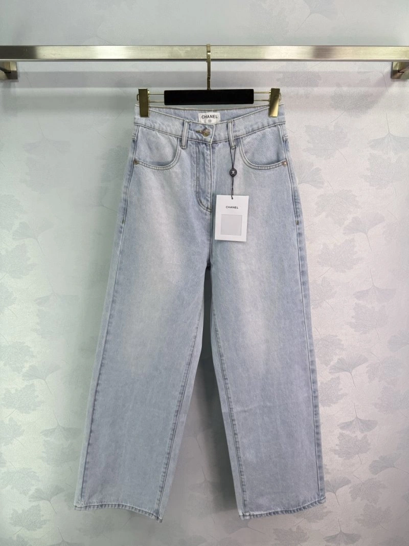 Trendsetting Chanel Jeans 108964