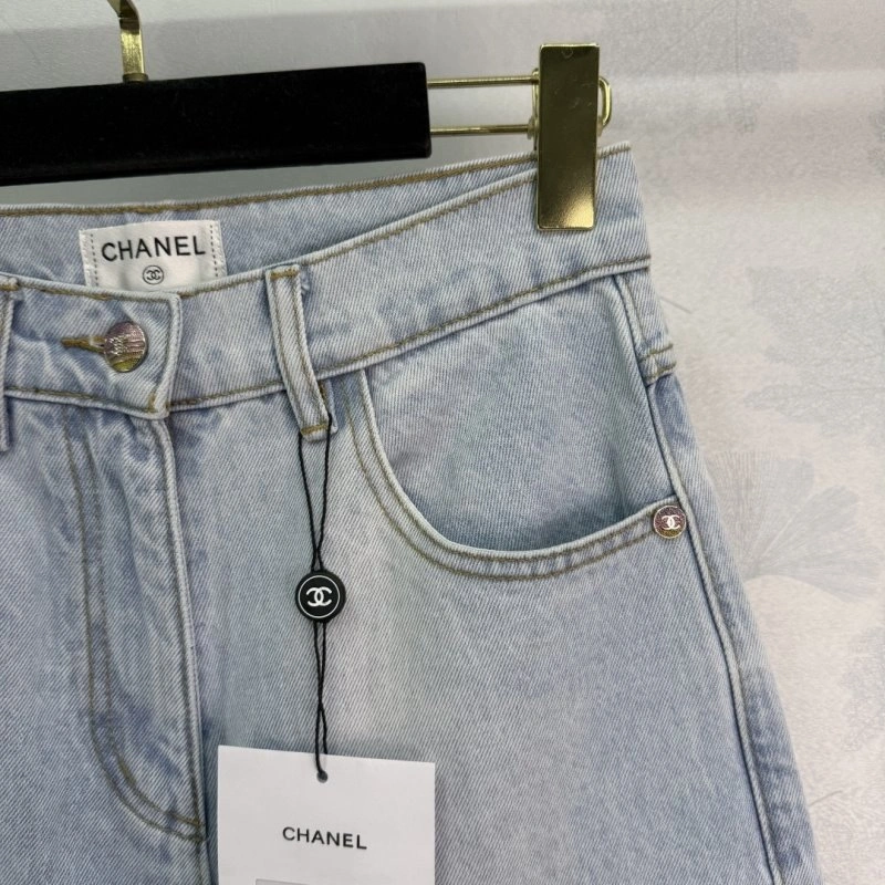 Trendsetting Chanel Jeans 108964