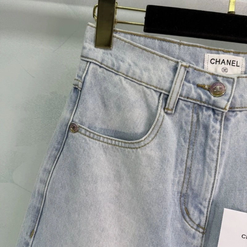 Trendsetting Chanel Jeans 108964