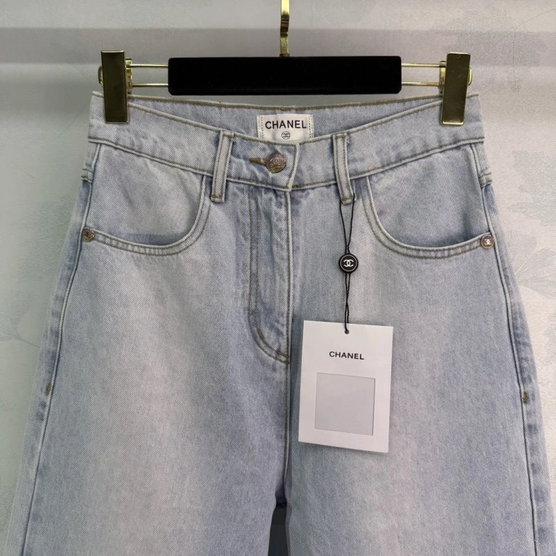 Trendsetting Chanel Jeans 108964