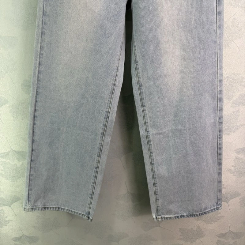 Trendsetting Chanel Jeans 108964