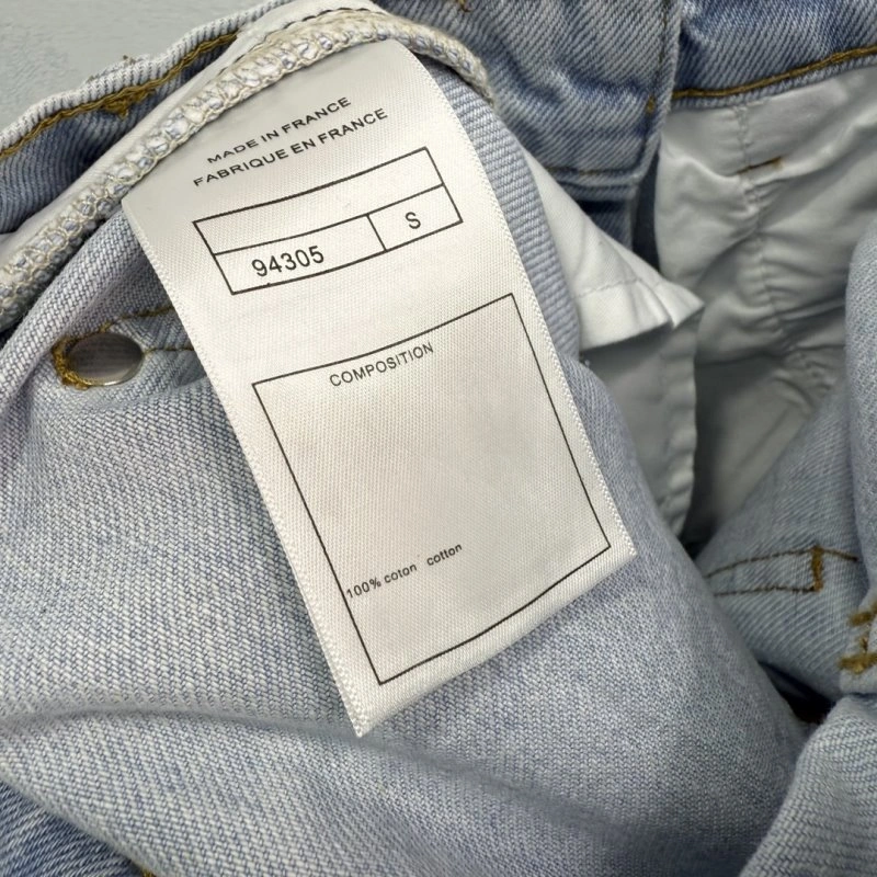 Trendsetting Chanel Jeans 108964