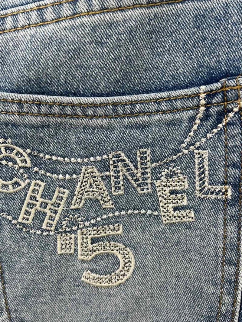ModernLook Chanel Jeans 108958