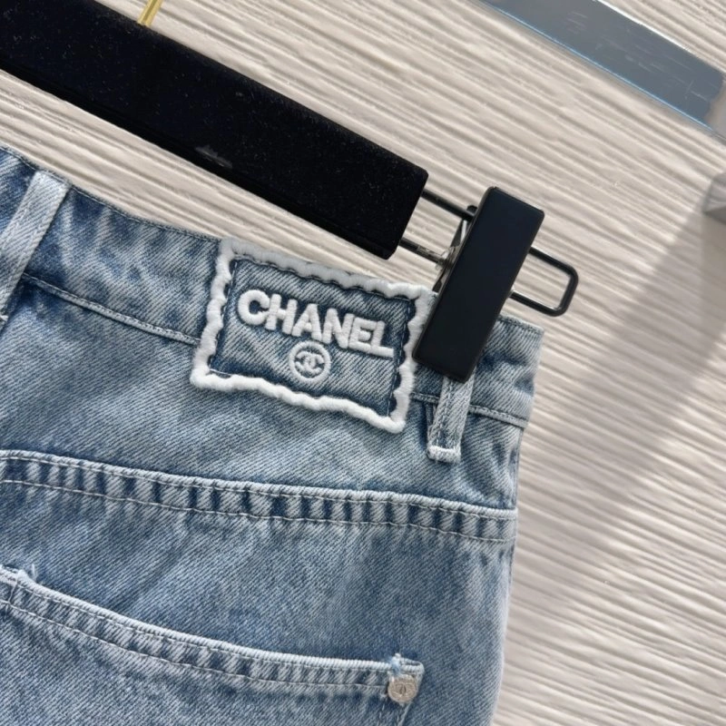 Casual Chanel Jeans 110653