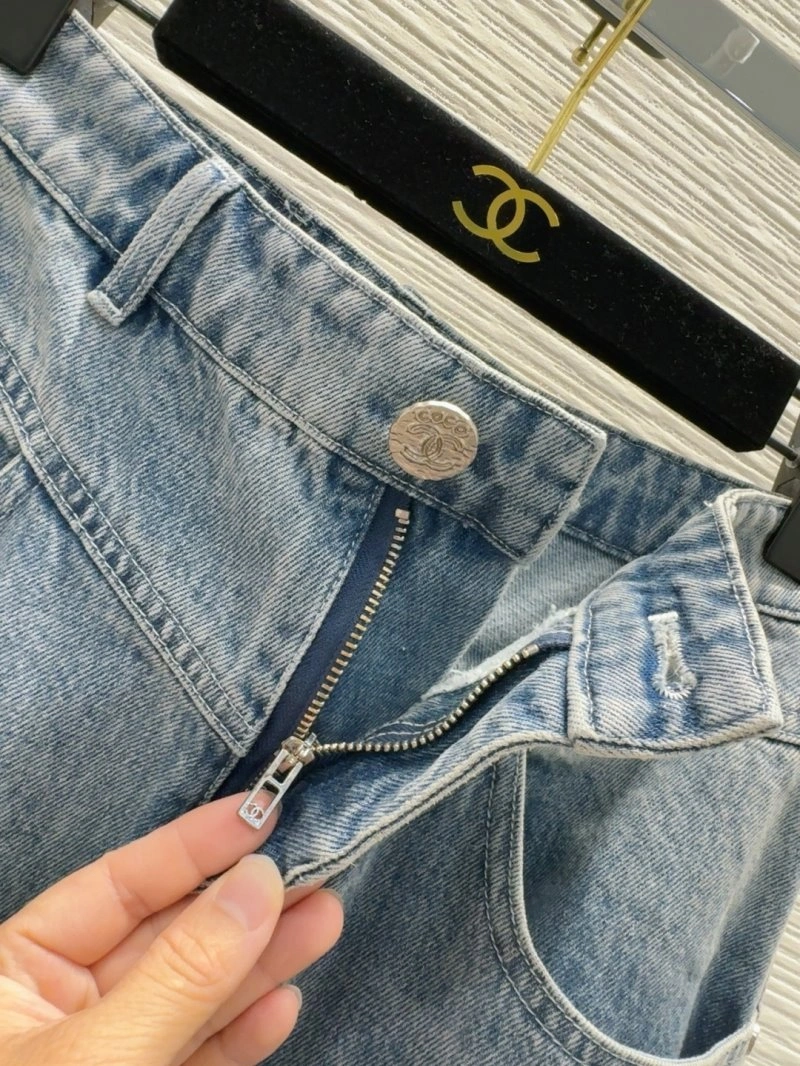 Chic Chanel Jeans 110679
