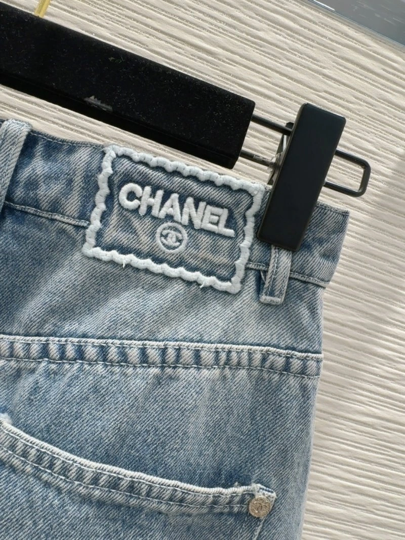 Chic Chanel Jeans 110679