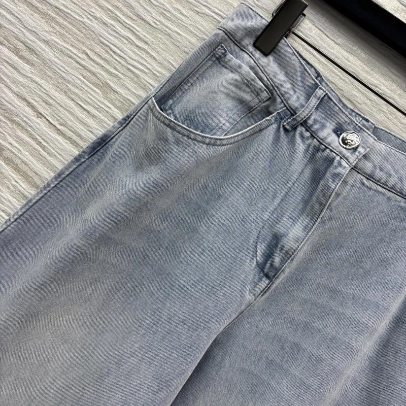 ModernLook Chanel Jeans 110648