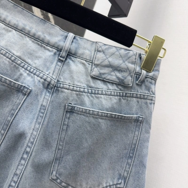Chic Chanel Jeans 110626