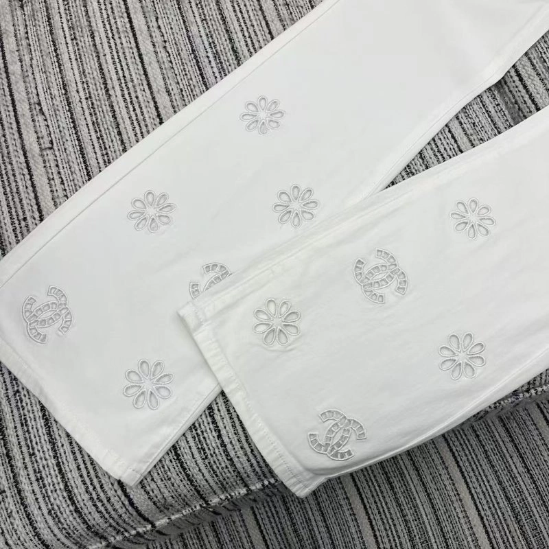 TravelReady Chanel Jeans 110618