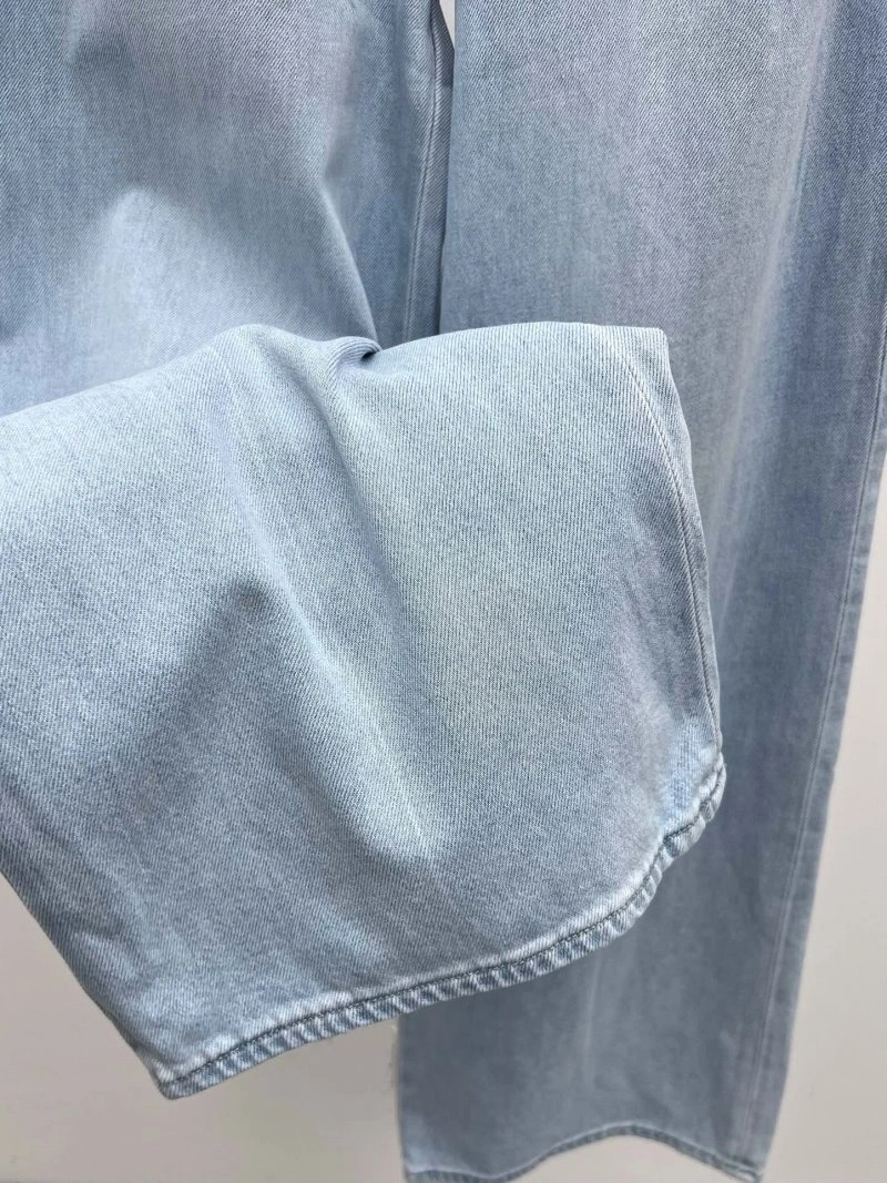 Unique Chanel Jeans 110623
