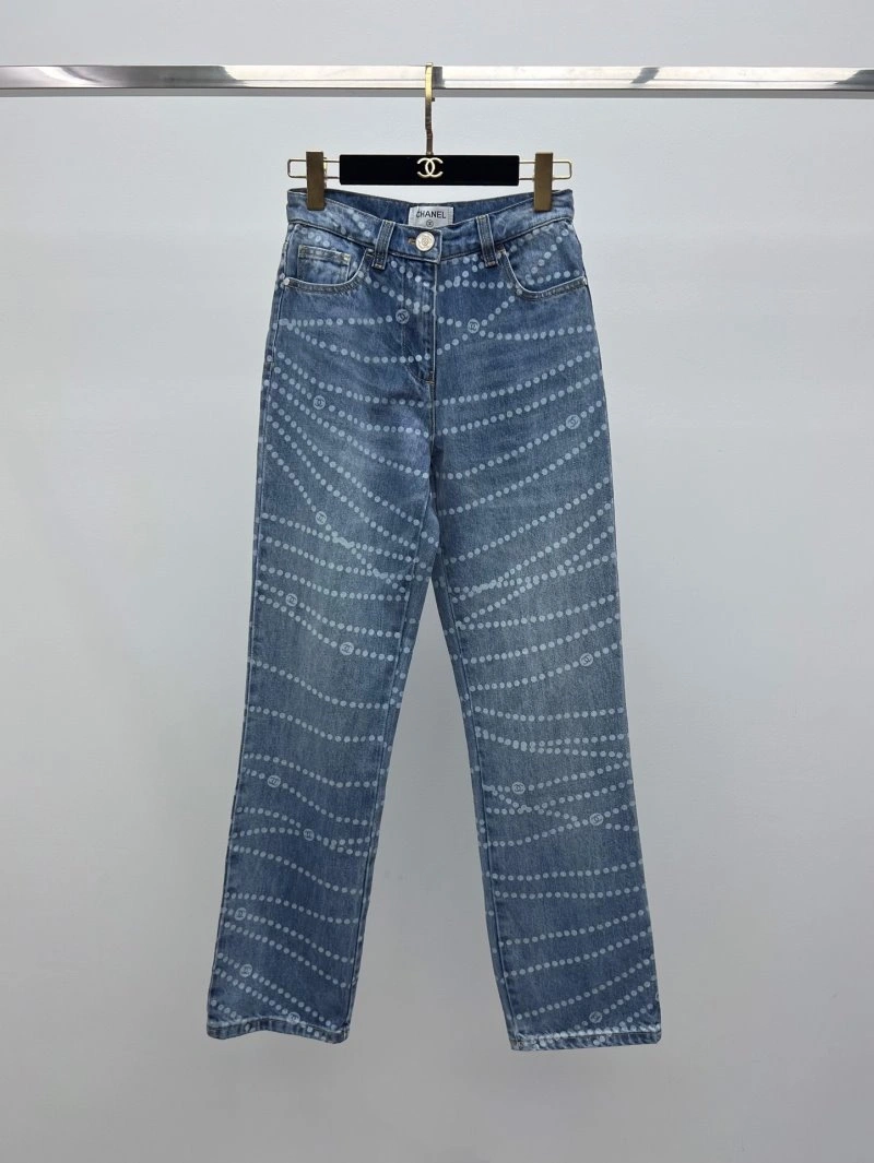 WellDesigned Chanel Jeans 110624