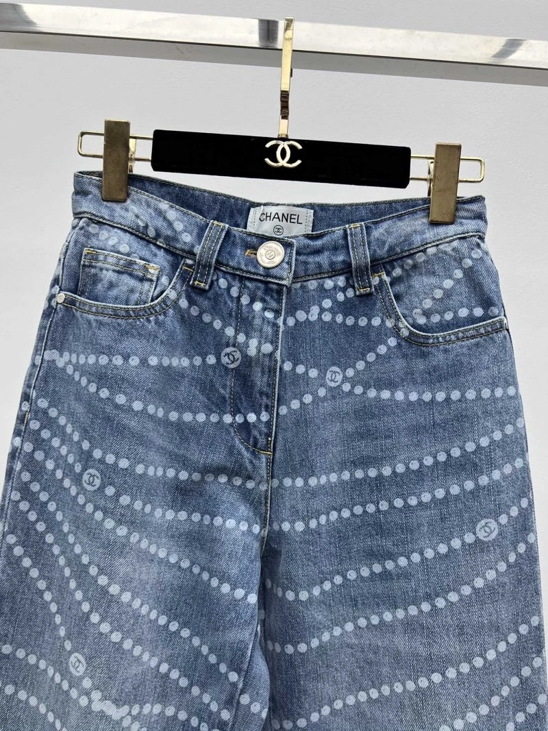 WellDesigned Chanel Jeans 110624