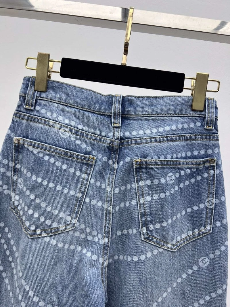 WellDesigned Chanel Jeans 110624