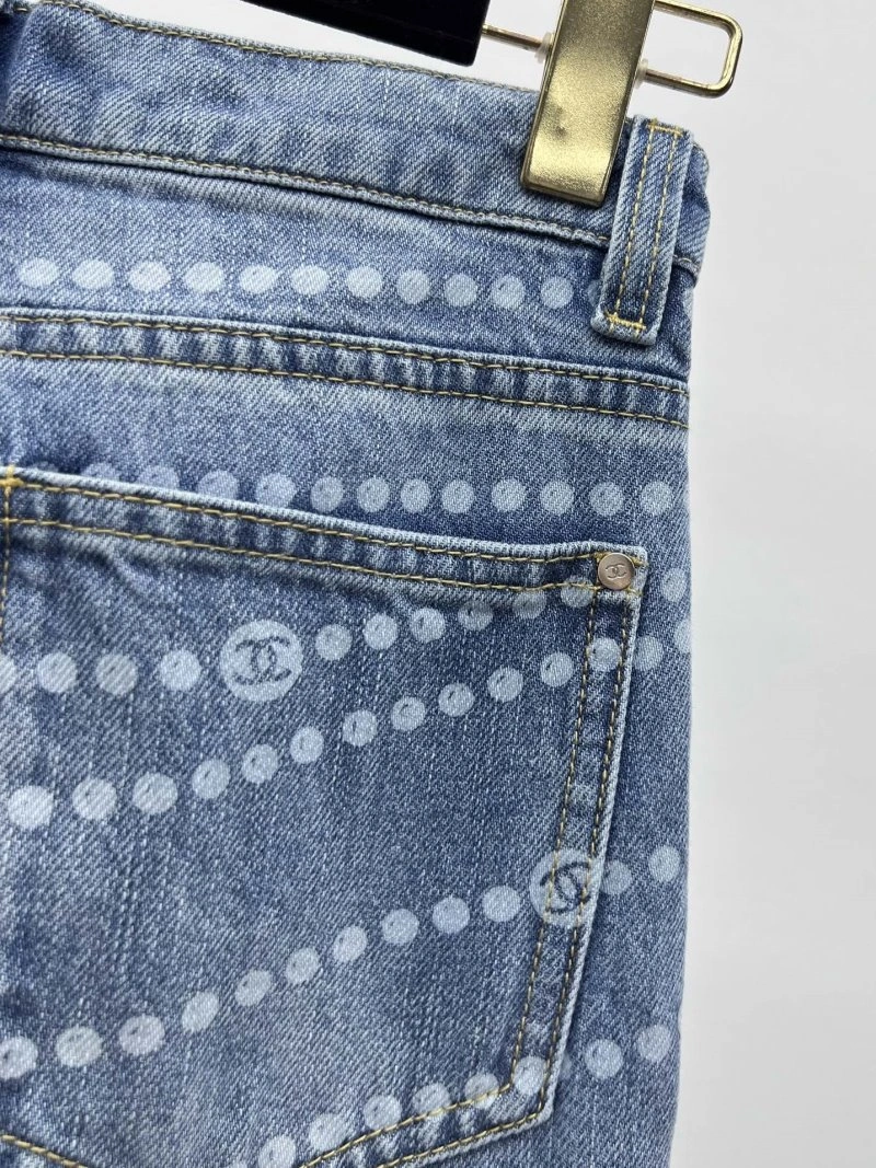 WellDesigned Chanel Jeans 110624