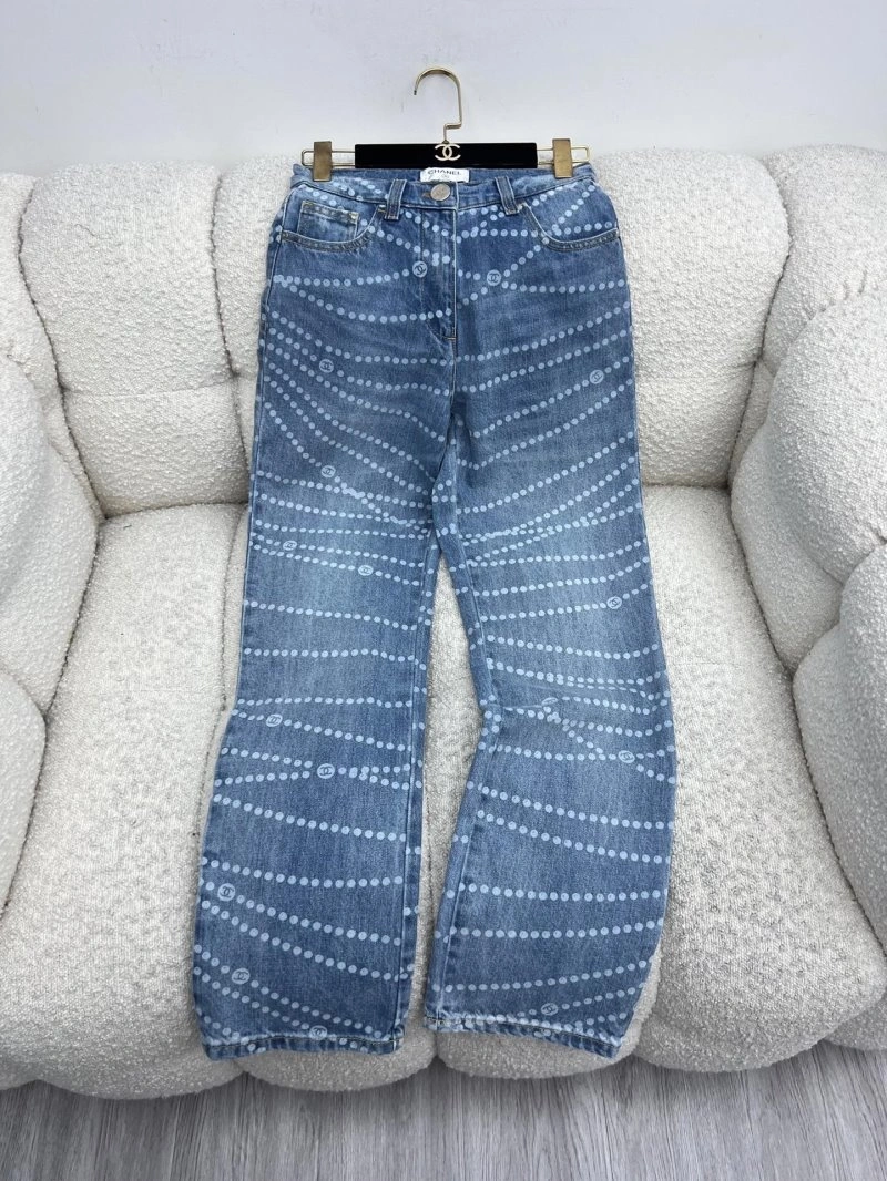 WellDesigned Chanel Jeans 110624