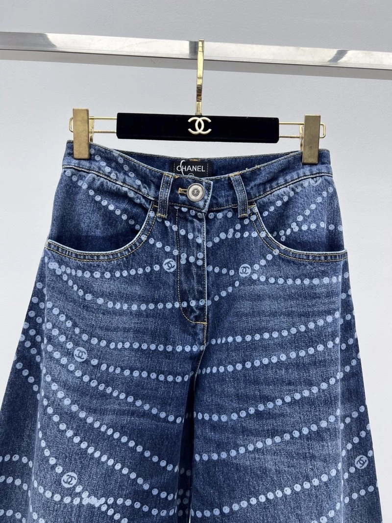 Sleek Chanel Jeans 110619