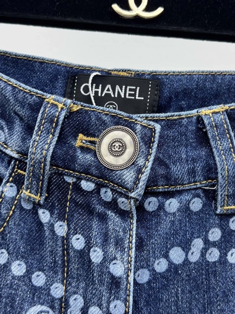 Sleek Chanel Jeans 110619