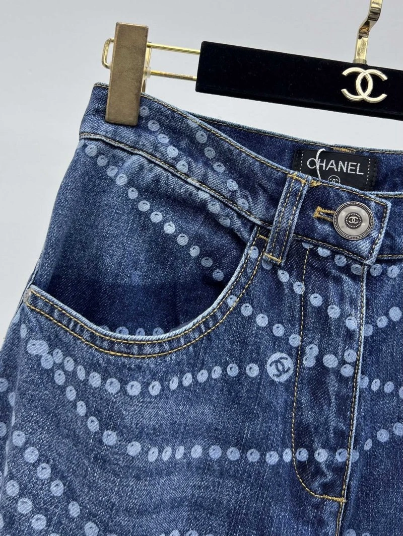 Sleek Chanel Jeans 110619