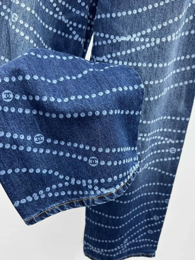 Sleek Chanel Jeans 110619