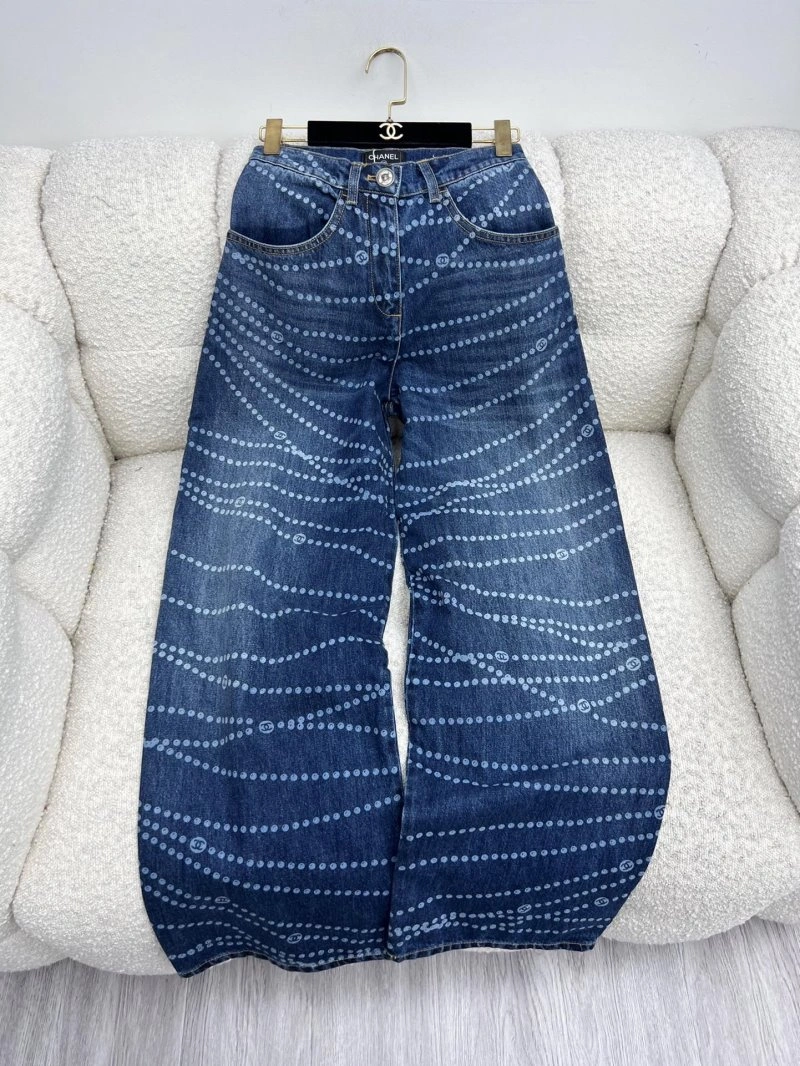 Sleek Chanel Jeans 110619