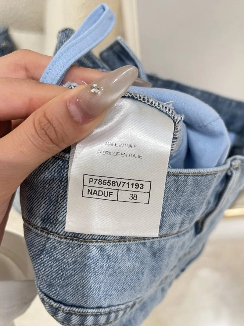 Chanel Jeans Sporty 110625