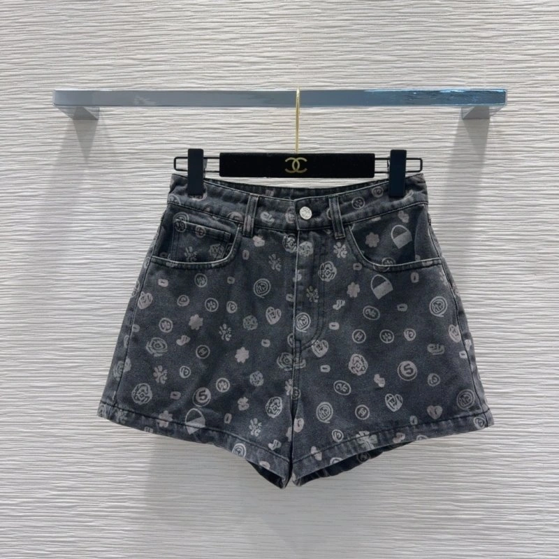 Chanel Jeans Neat 110615