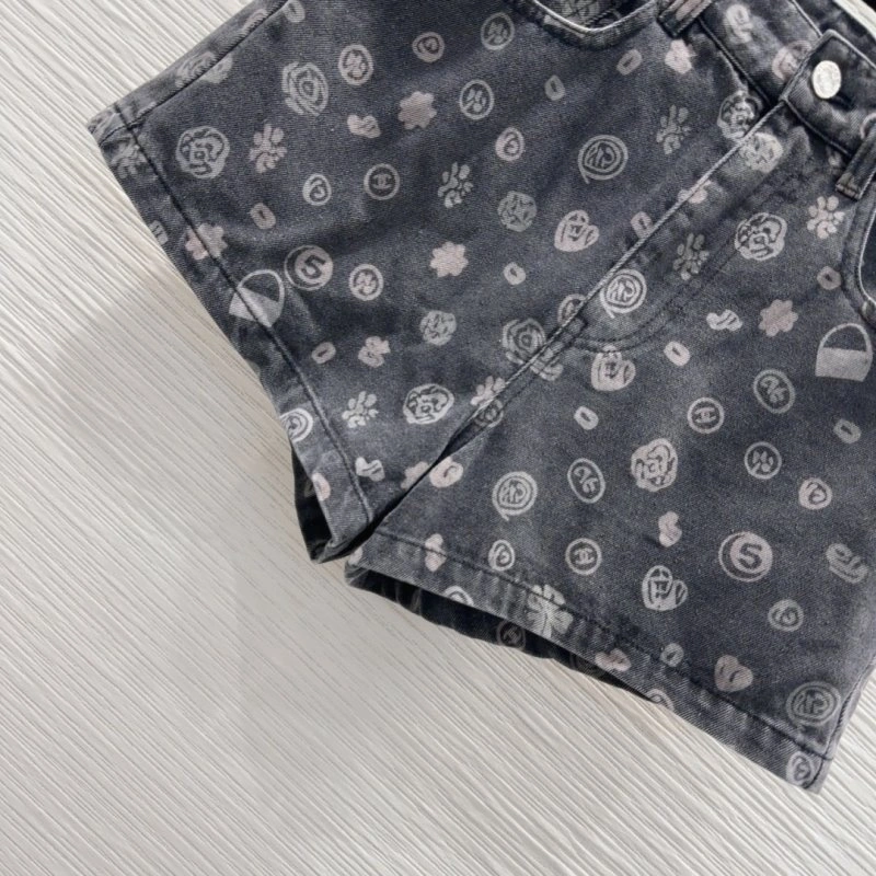 Chanel Jeans Neat 110615