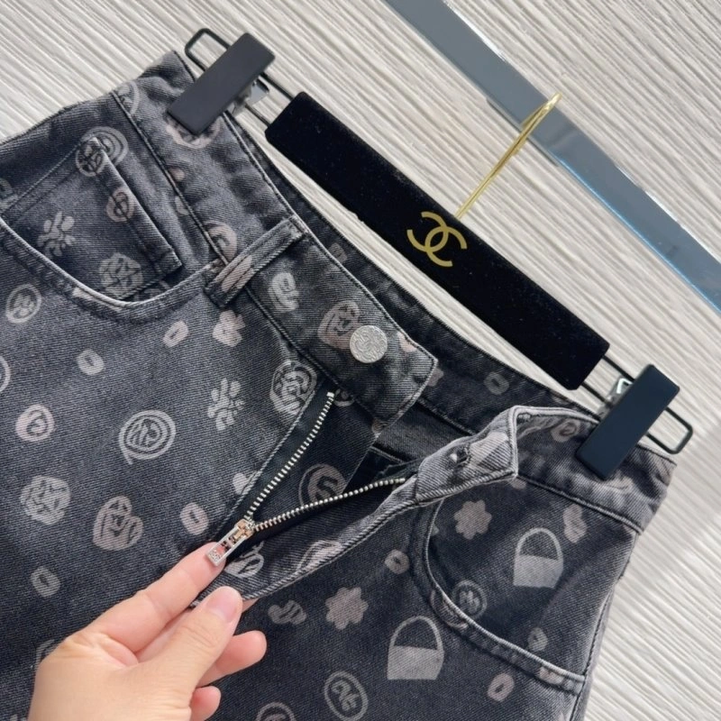 Chanel Jeans Neat 110615