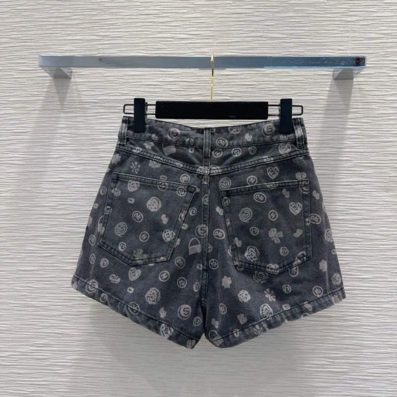 Chanel Jeans Neat 110615