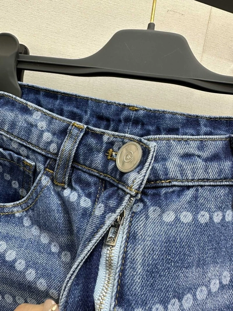 WellDesigned Chanel Jeans 108221