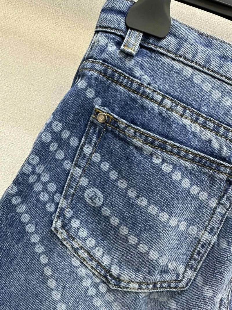 WellDesigned Chanel Jeans 108221