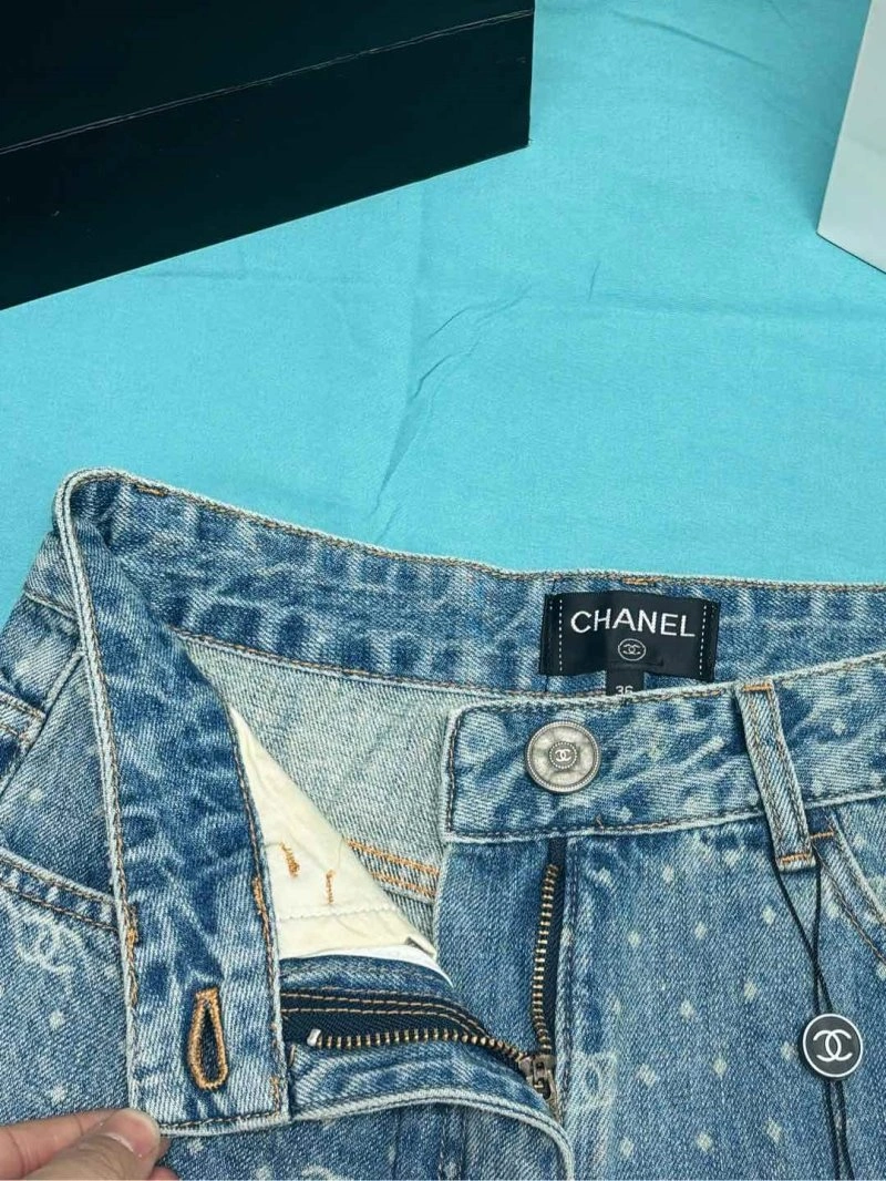 Chanel Jeans Unisex 108209