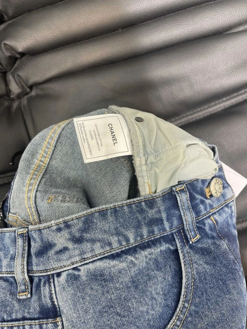 Compact Chanel Jeans 108201