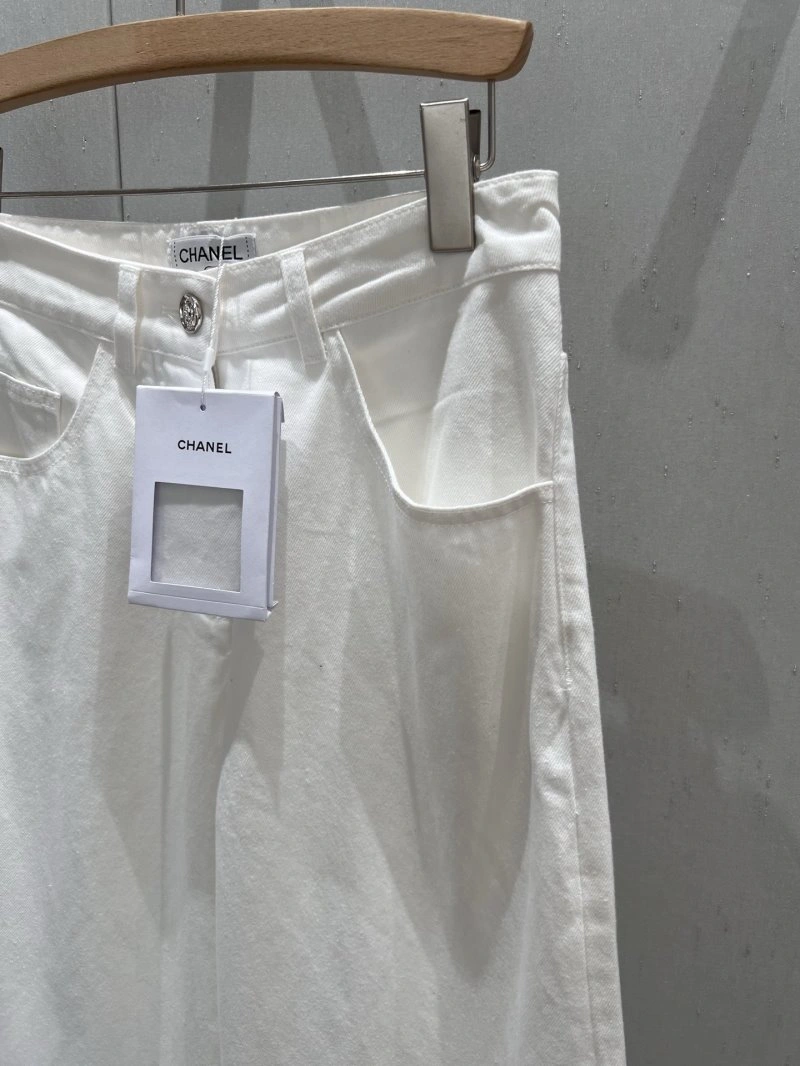 UrbanChic Chanel Jeans 108185