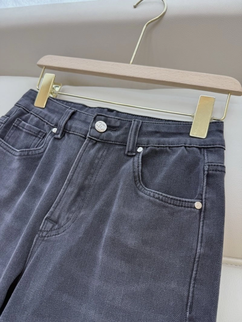 Neat Chanel Jeans 109888