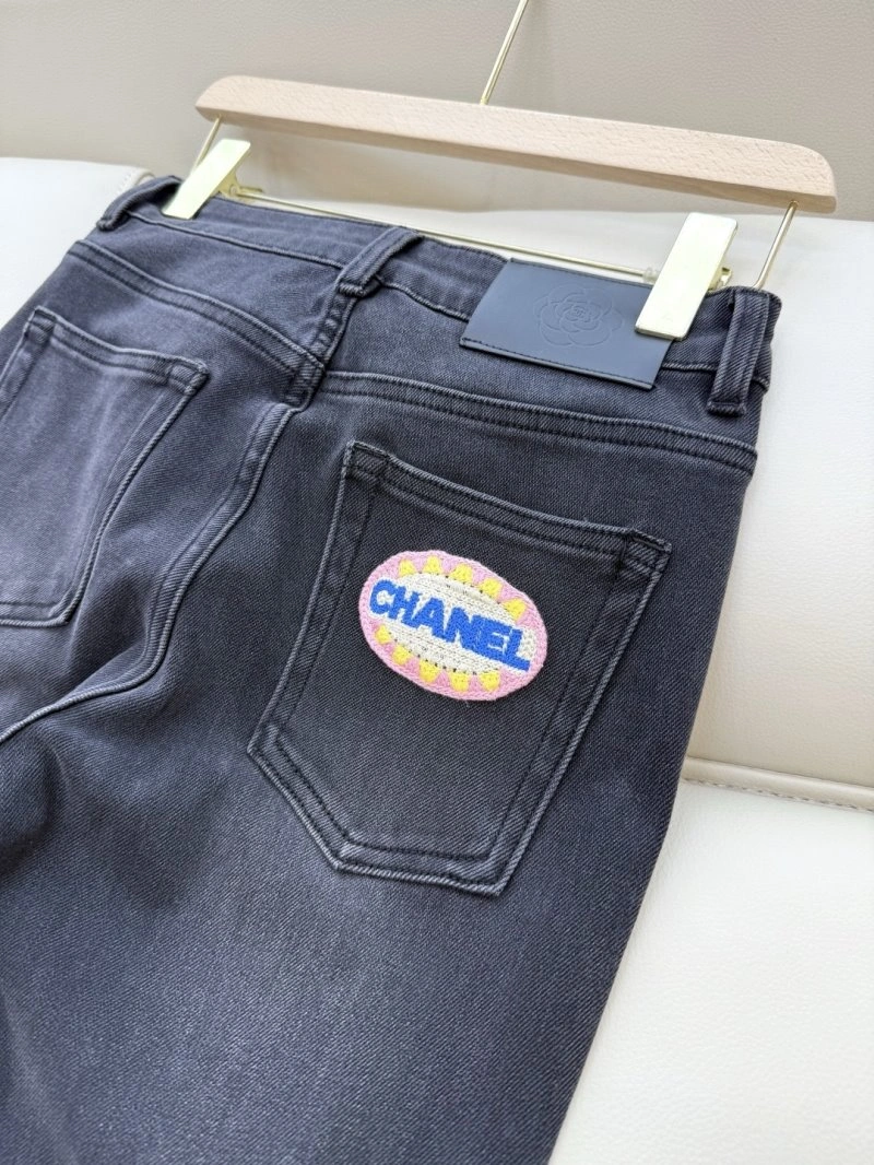 Neat Chanel Jeans 109888