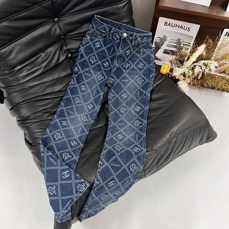 Lightweight Chanel Jeans 109861