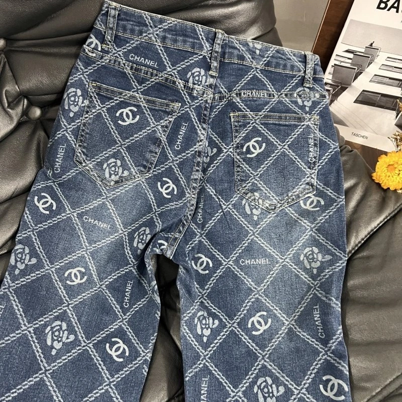 Lightweight Chanel Jeans 109861
