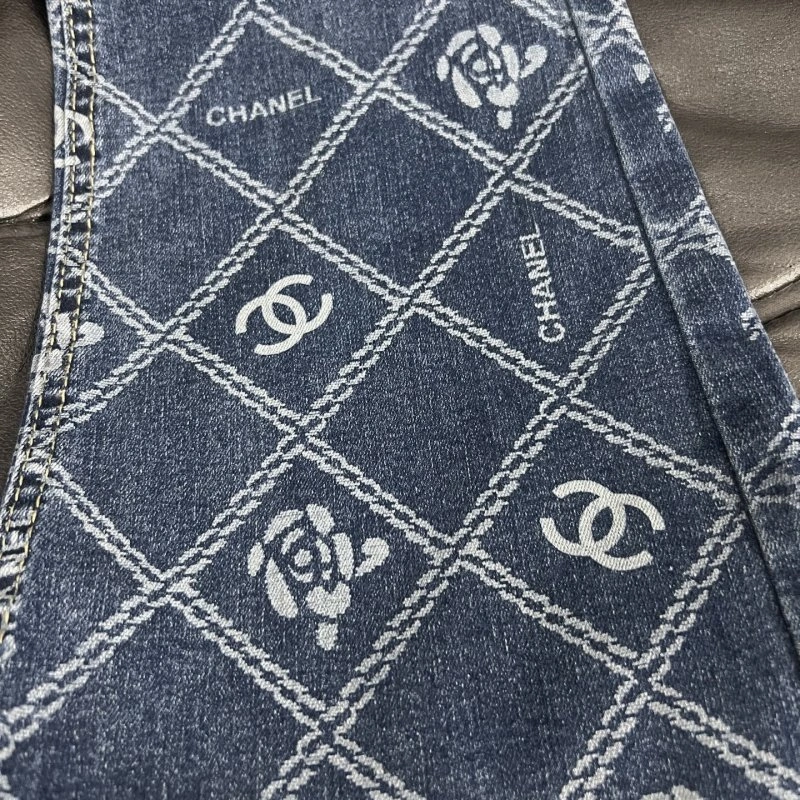 Lightweight Chanel Jeans 109861
