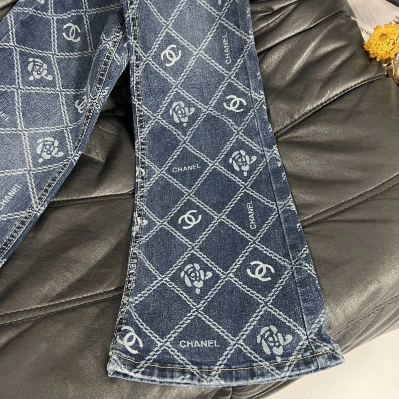 Lightweight Chanel Jeans 109861