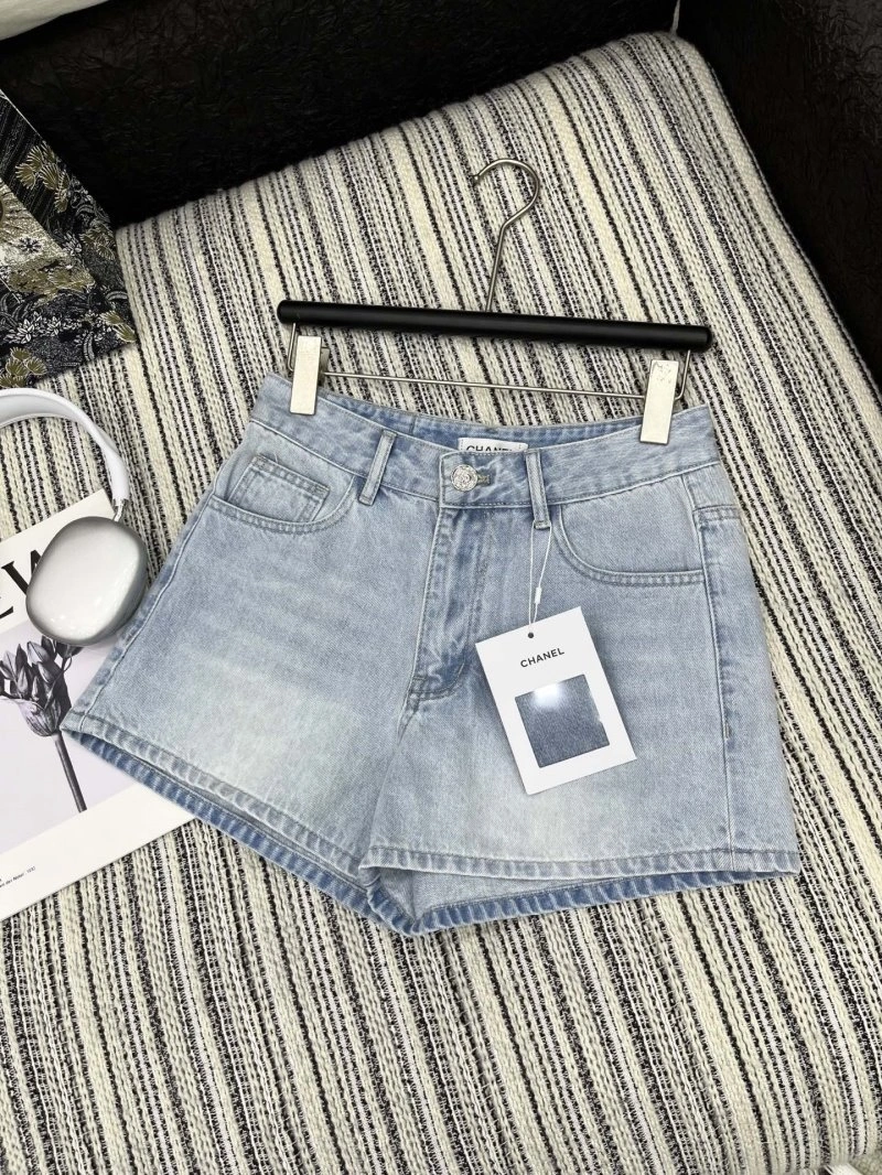 WellDesigned Chanel Jeans 109852