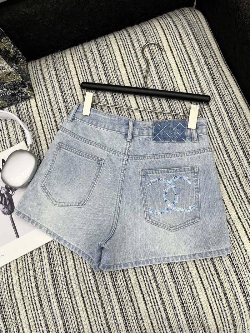WellDesigned Chanel Jeans 109852