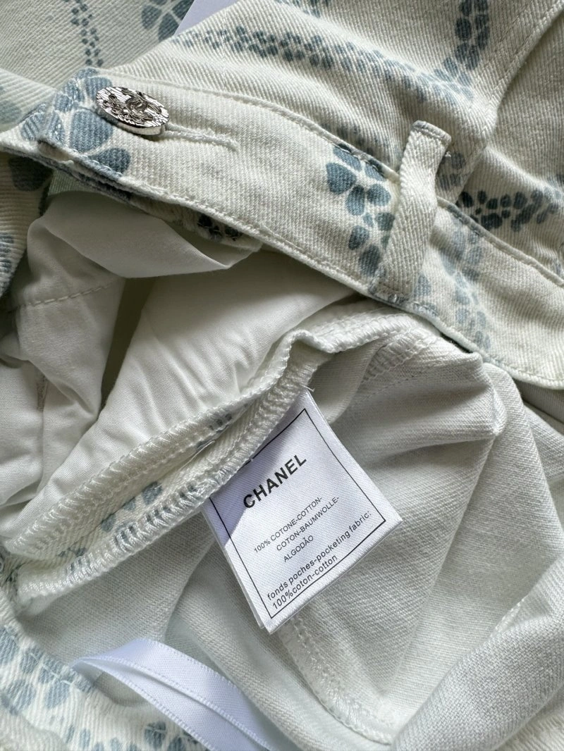 Sophisticated Chanel Jeans 109819