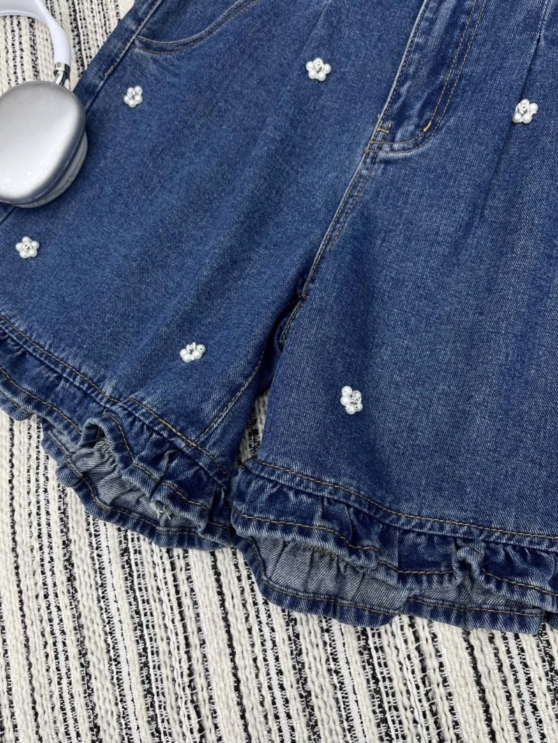 Sophisticated Chanel Jeans 109835