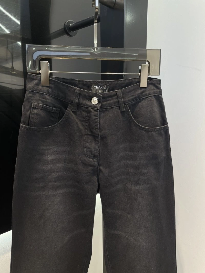 Snug Chanel Jeans 109823