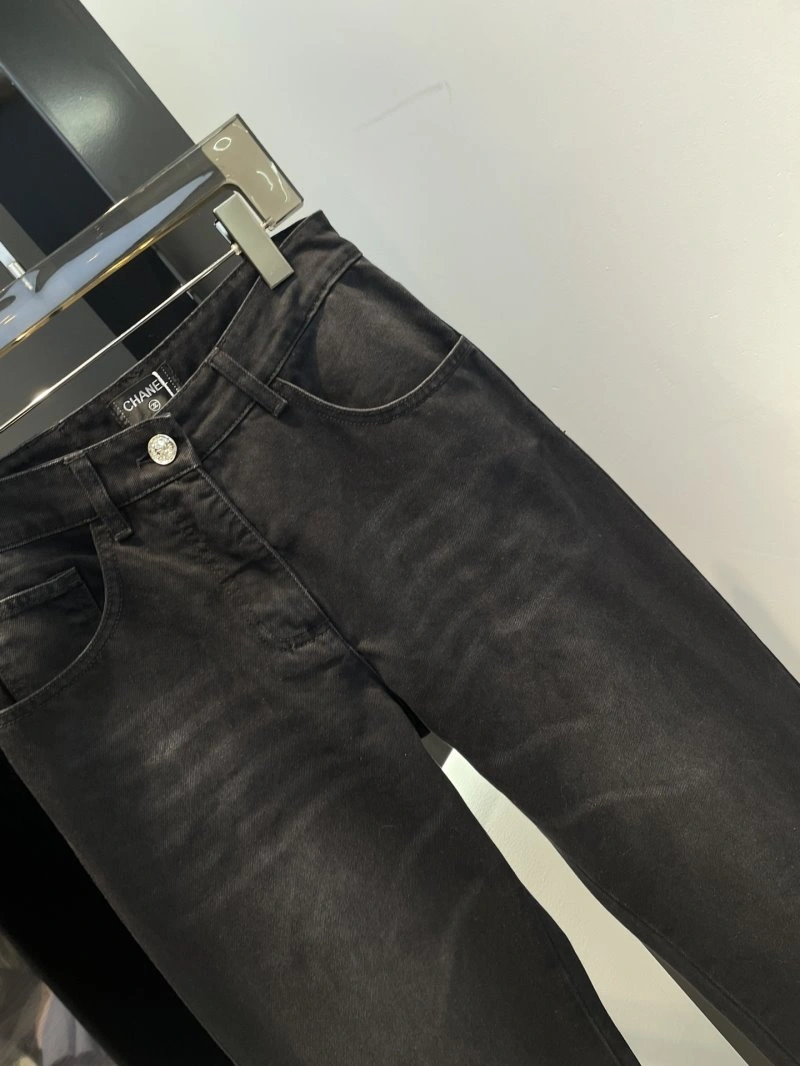 Snug Chanel Jeans 109823